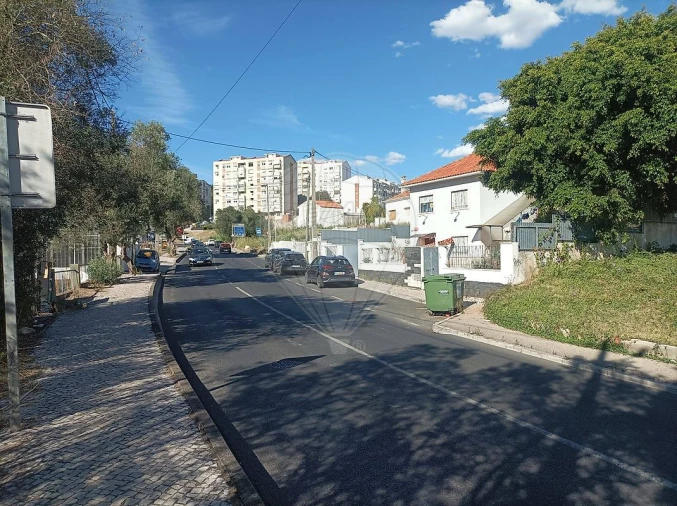 Moradia T4 para Venda em Odivelas Foto 2