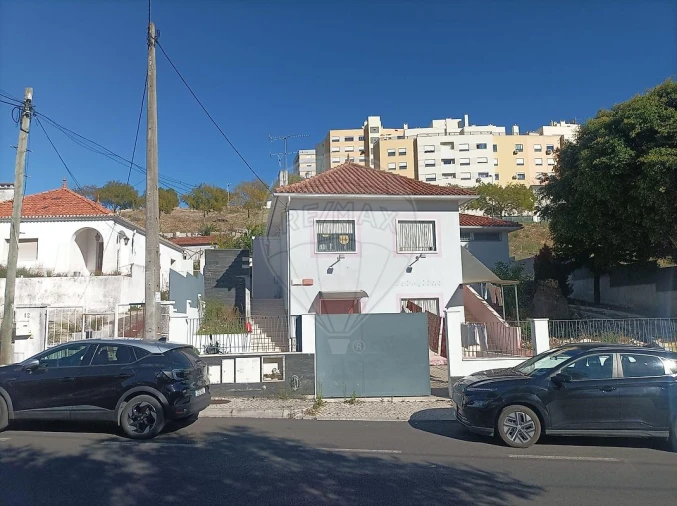 Moradia T4 para Venda em Odivelas Foto 3