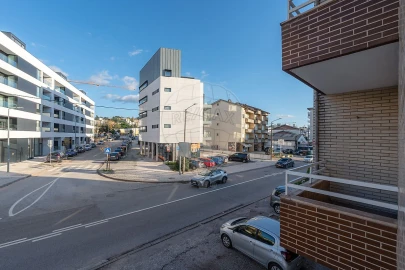 Apartamento T4 para Arrendamento em Santo Antonio dos Olivais