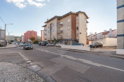 Apartamento T4 para Arrendamento em Santo Antonio dos Olivais