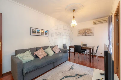 Apartamento T4 para Arrendamento em Santo Antonio dos Olivais