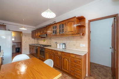Apartamento T4 para Arrendamento em Santo Antonio dos Olivais