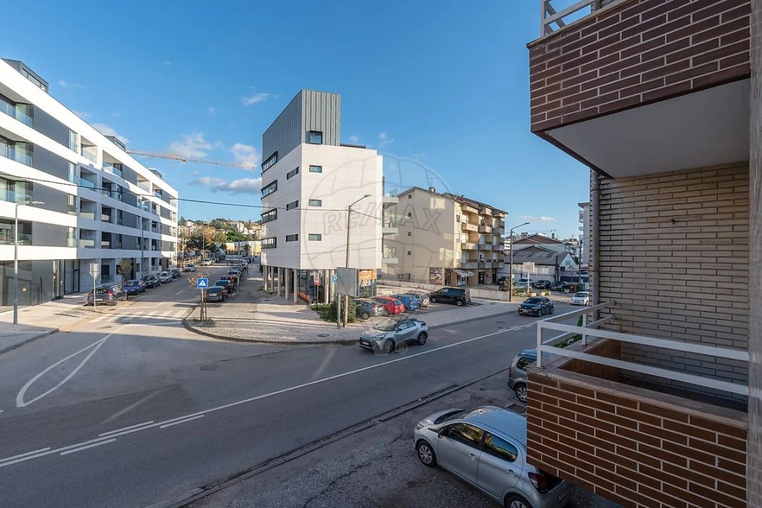 Apartamento T4 para Arrendamento em Santo Antonio dos Olivais Foto 11