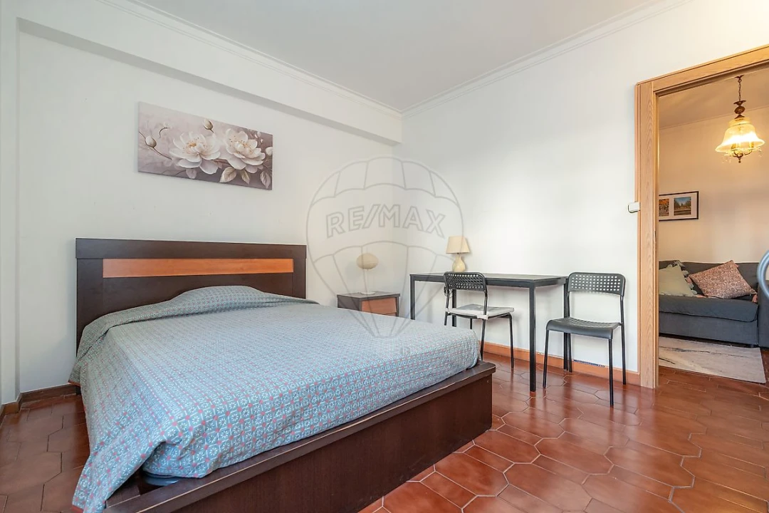 Apartamento T4 para Arrendamento em Santo Antonio dos Olivais Foto 24