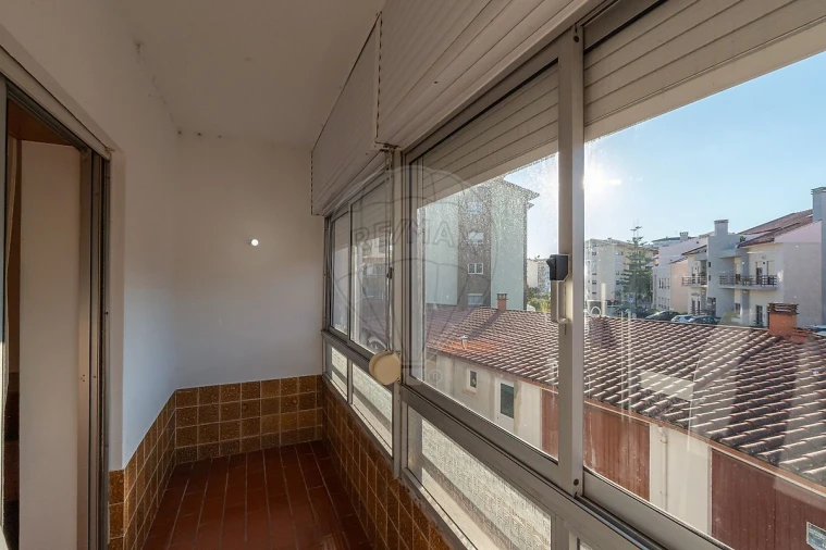 Apartamento T4 para Arrendamento em Santo Antonio dos Olivais Foto 29