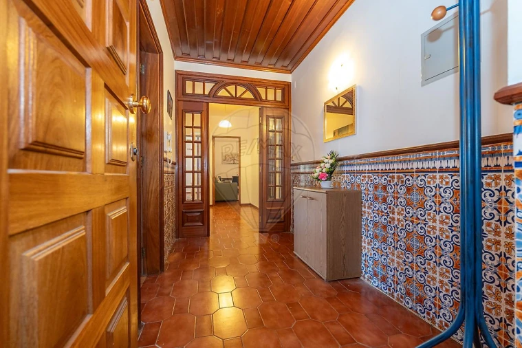 Apartamento T4 para Arrendamento em Santo Antonio dos Olivais Foto 16