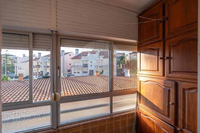 Apartamento T4 para Arrendamento em Santo Antonio dos Olivais Foto 13