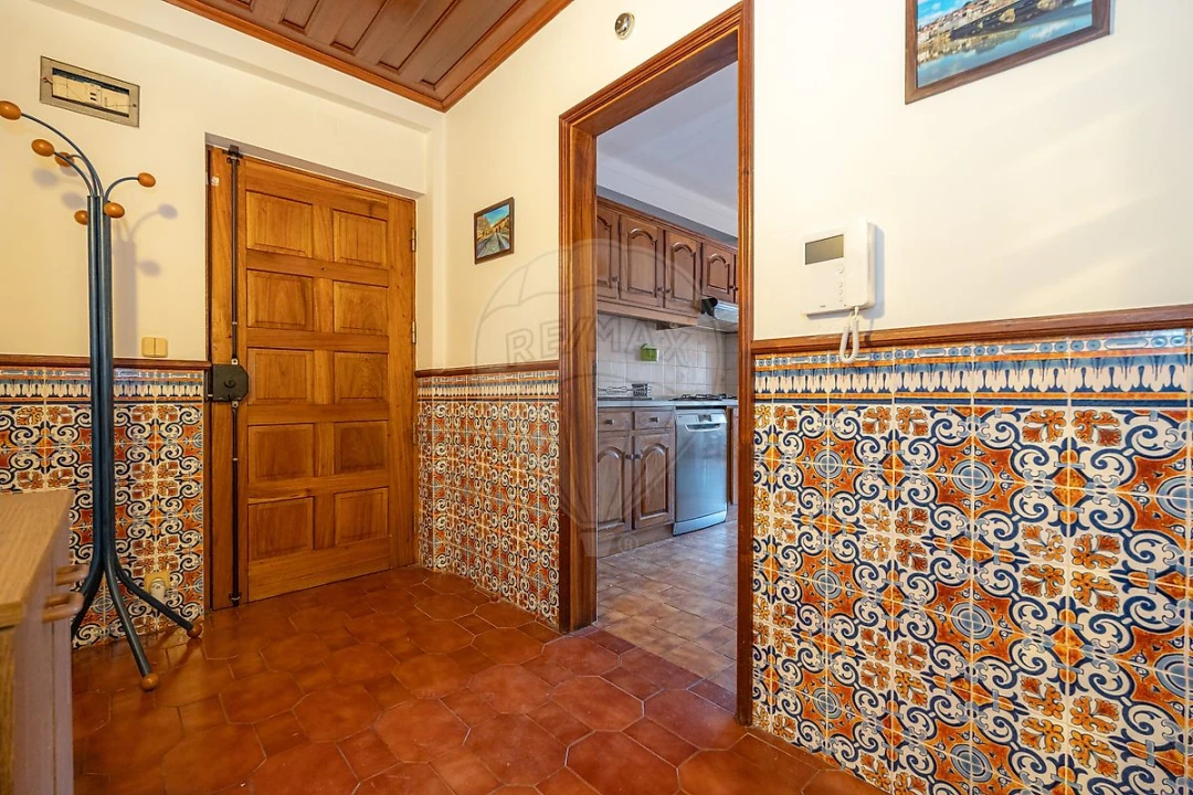 Apartamento T4 para Arrendamento em Santo Antonio dos Olivais Foto 3