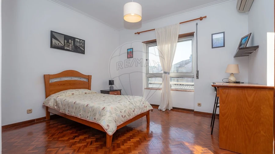 Apartamento T4 para Arrendamento em Santo Antonio dos Olivais