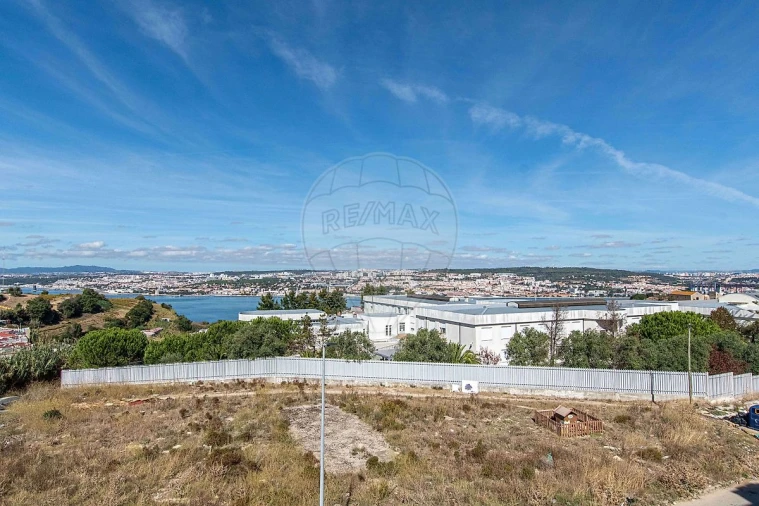 Apartamento T3 para Venda em Caparica e Trafaria Foto 21