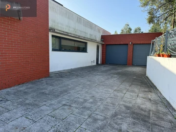 Moradia T6 para Venda em Oliveira do Bairro