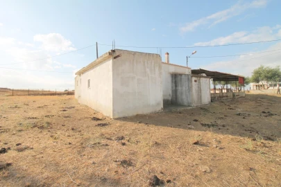 Armazém para Venda em Safara e Santo Aleixo da Restauração