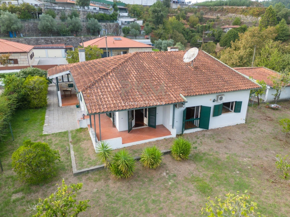 Moradia T4 para Venda em Amarante (São Gonçalo), Madalena, Cepelos e Gatão Foto 1