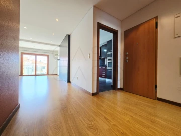 Apartamento T2 para Arrendamento em Fernao Ferro