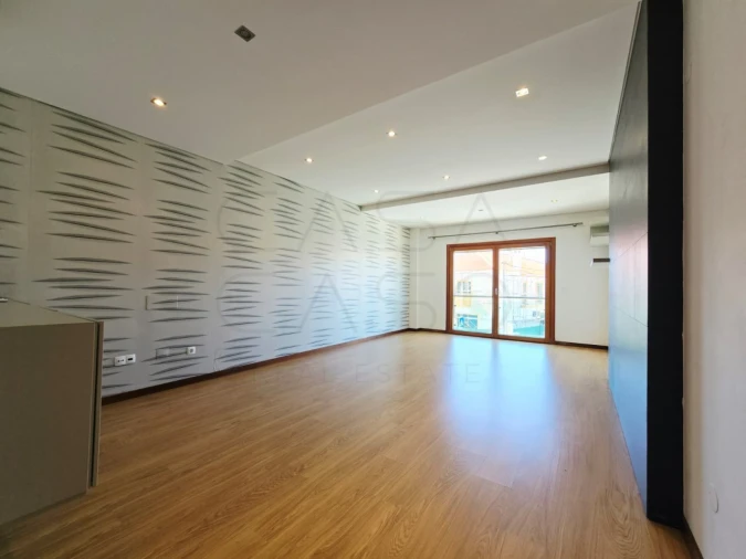 Apartamento T2 para Arrendamento em Fernao Ferro Foto 6