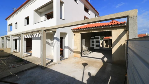 Moradia T4 para Venda em Esgueira