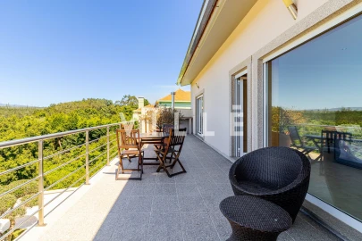 Moradia T4 para Venda em Canelas e Fermelã