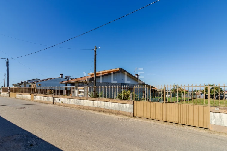 Moradia T3 para Venda em Branca Foto 43