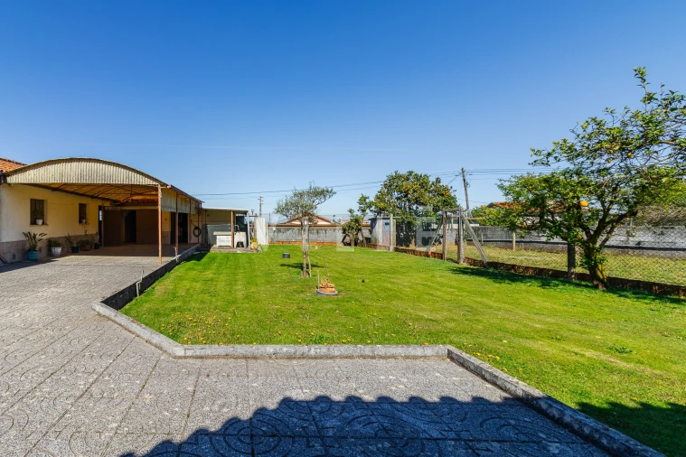 Moradia T3 para Venda em Branca Foto 37