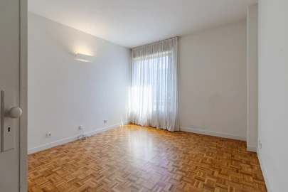 Apartamento T3 para Arrendamento em Lordelo do Ouro e Massarelos