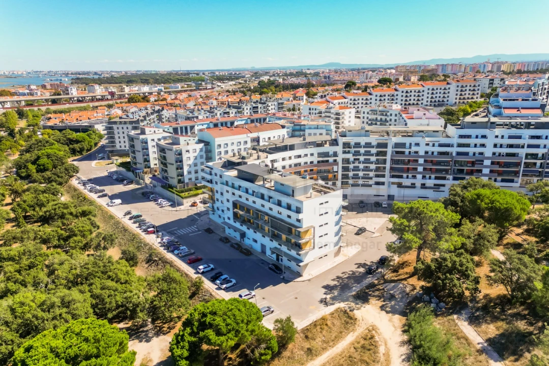 Apartamento T2 para Venda em Corroios Foto 29