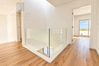 Moradia T4 para Venda em Corroios