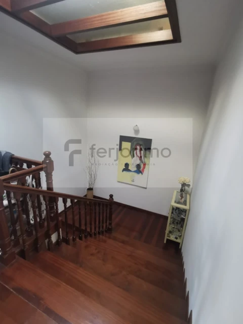 Moradia T4 para Venda em Fermentões
