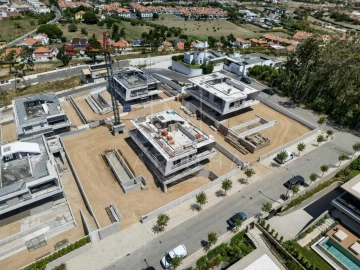 Moradia T5 para Venda em Rio de Mouro