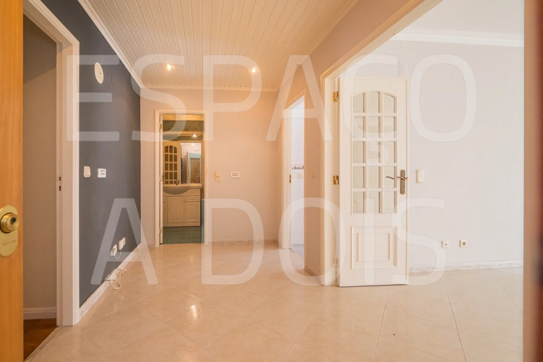 Apartamento T2 para Arrendamento em Queluz e Belas Foto 2