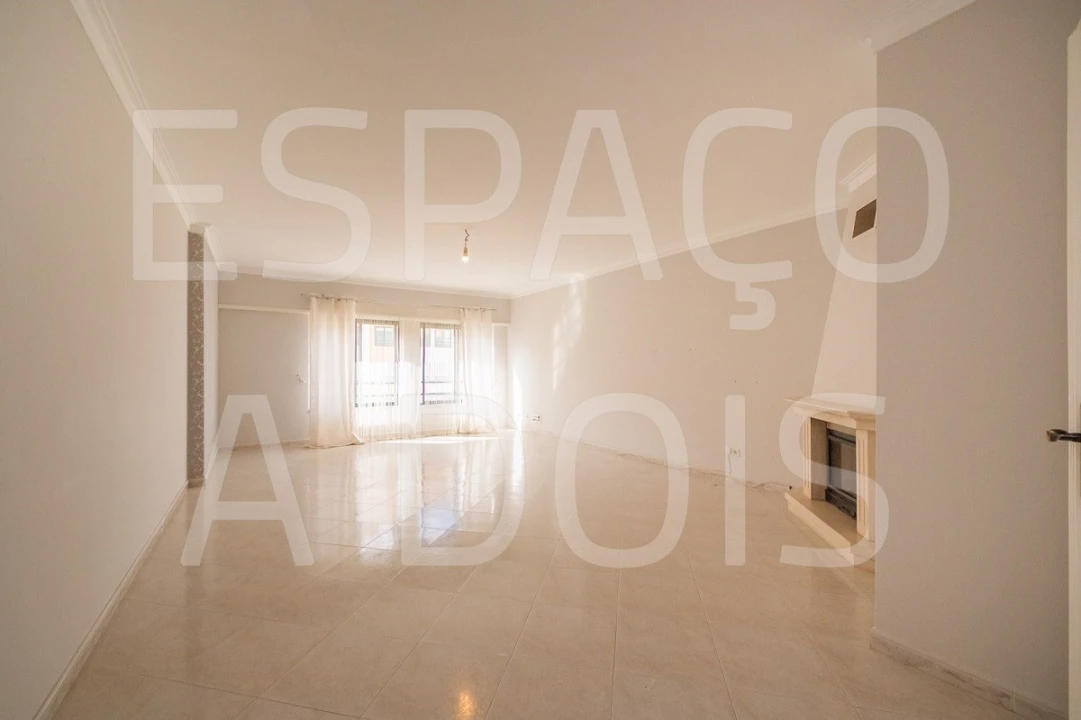 Apartamento T2 para Arrendamento em Queluz e Belas Foto 3