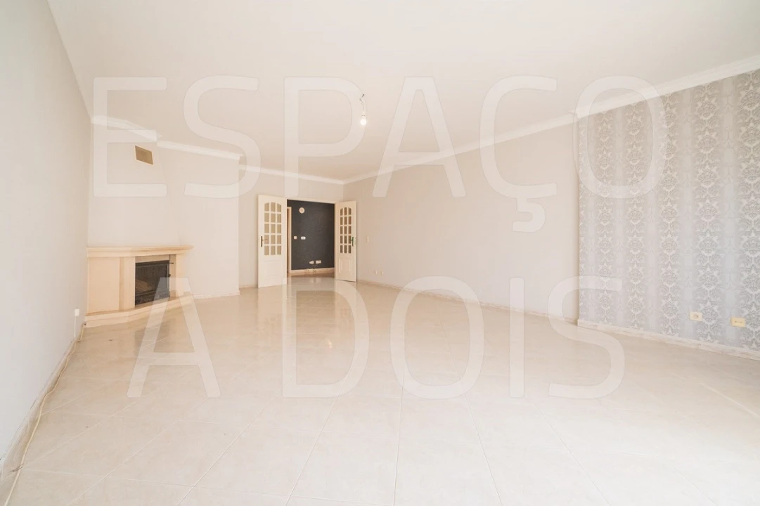 Apartamento T2 para Arrendamento em Queluz e Belas Foto 4