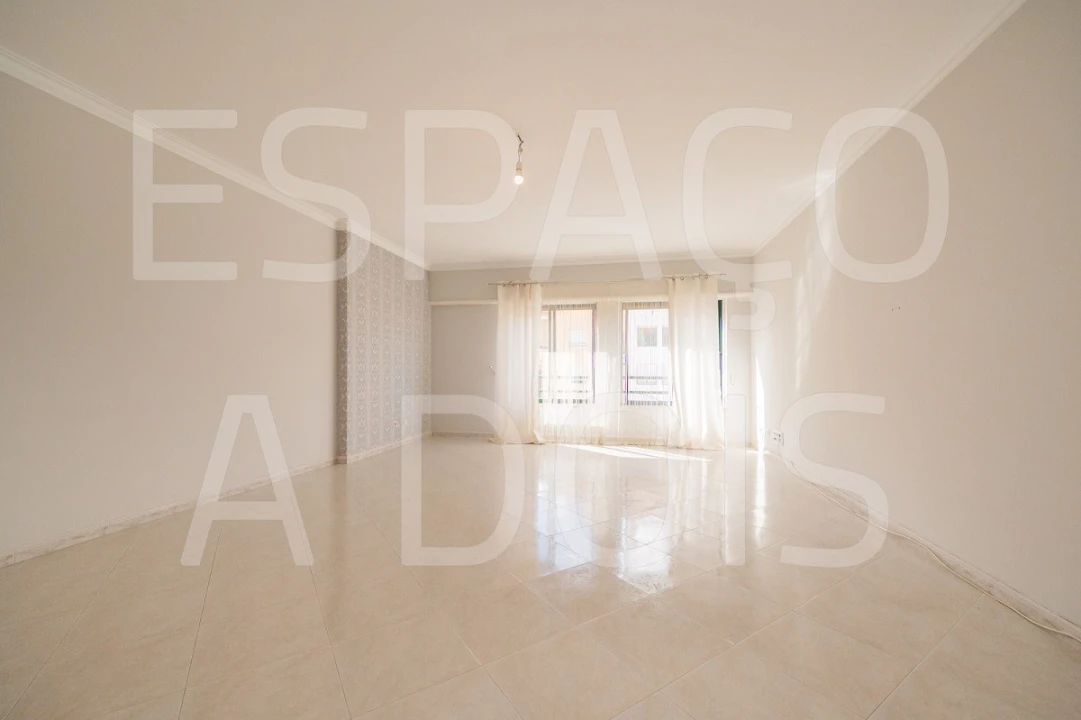Apartamento T2 para Arrendamento em Queluz e Belas Foto 8