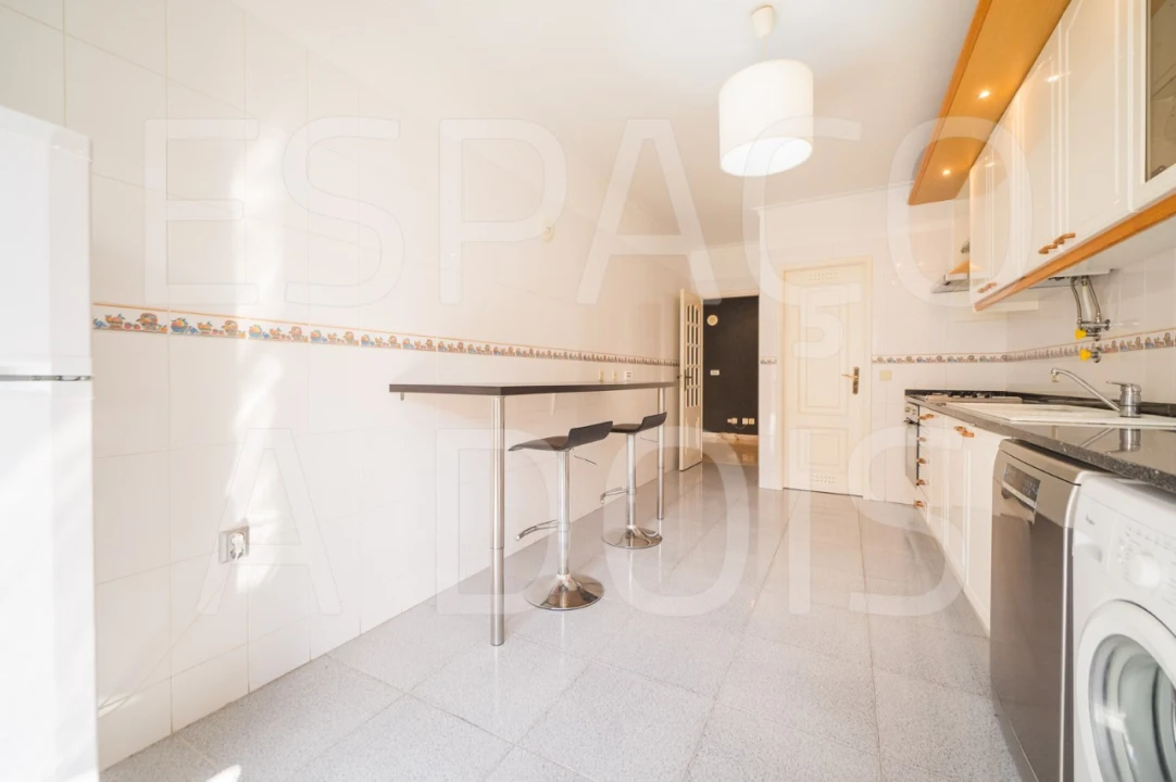 Apartamento T2 para Arrendamento em Queluz e Belas Foto 12
