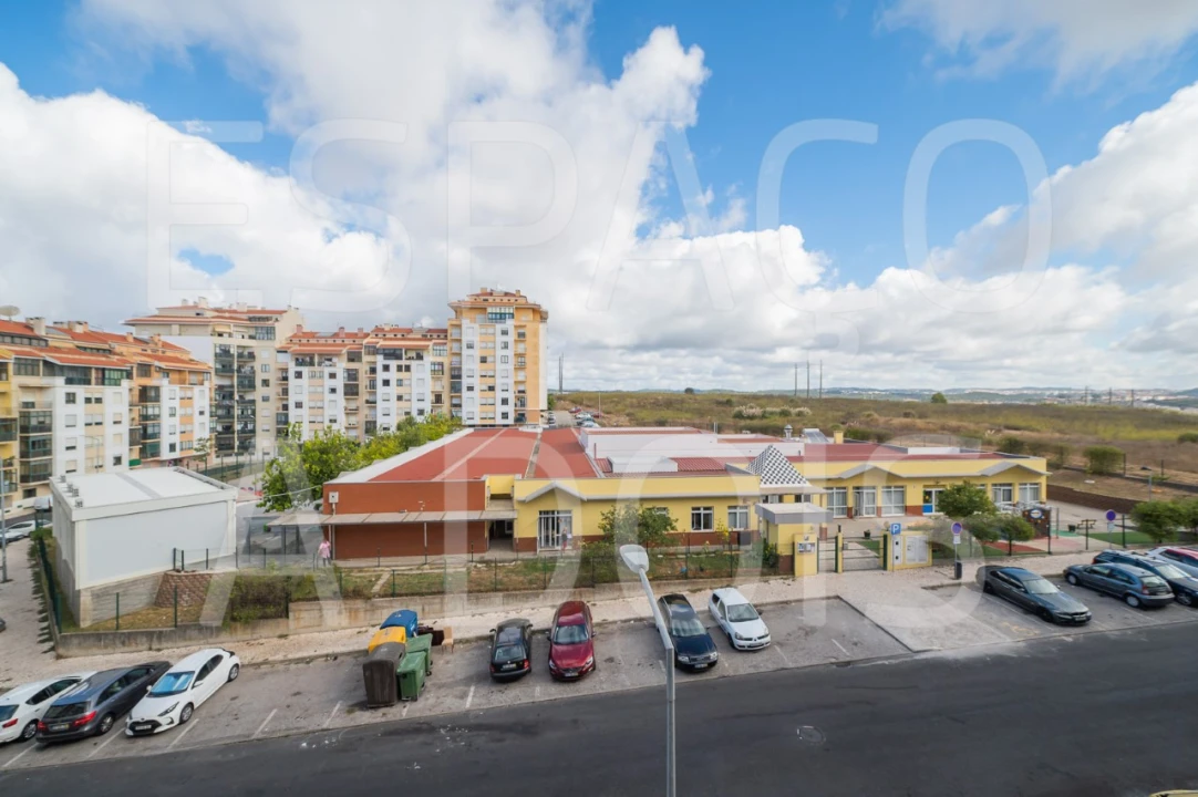 Apartamento T2 para Arrendamento em Queluz e Belas Foto 28