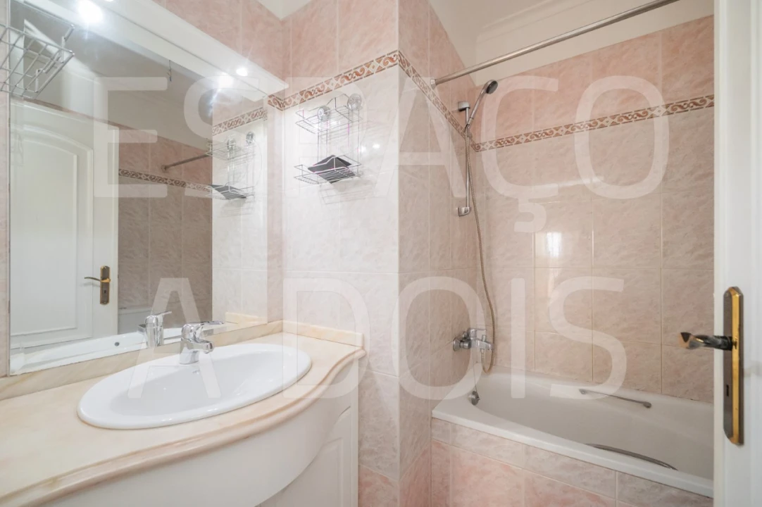 Apartamento T2 para Arrendamento em Queluz e Belas Foto 29