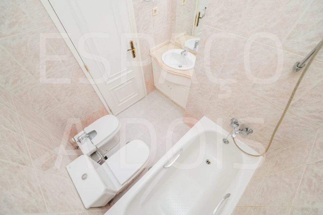 Apartamento T2 para Arrendamento em Queluz e Belas Foto 30