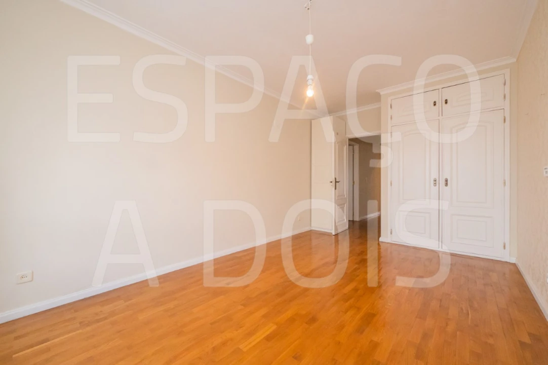 Apartamento T2 para Arrendamento em Queluz e Belas Foto 33