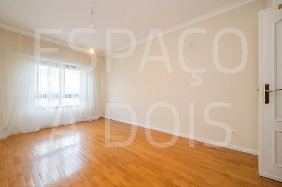 Apartamento T2 para Arrendamento em Queluz e Belas Foto 37