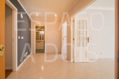 Apartamento T2 para Arrendamento em Queluz e Belas