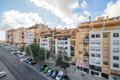 Apartamento T2 para Arrendamento em Queluz e Belas