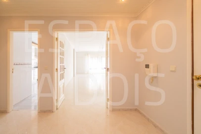 Apartamento T2 para Arrendamento em Queluz e Belas