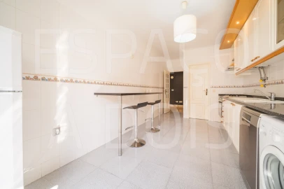 Apartamento T2 para Arrendamento em Queluz e Belas
