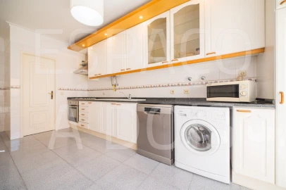 Apartamento T2 para Arrendamento em Queluz e Belas