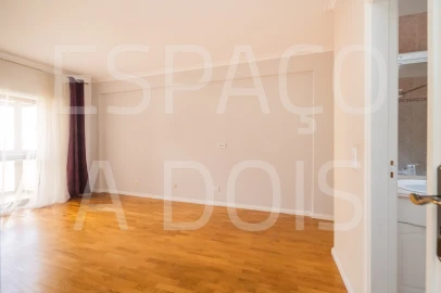 Apartamento T2 para Arrendamento em Queluz e Belas