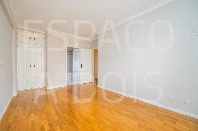 Apartamento T2 para Arrendamento em Queluz e Belas