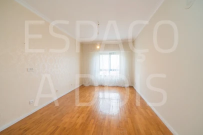 Apartamento T2 para Arrendamento em Queluz e Belas