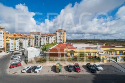 Apartamento T2 para Arrendamento em Queluz e Belas