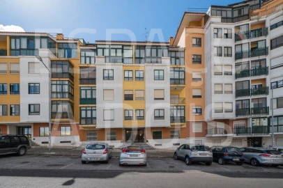 Apartamento T2 para Arrendamento em Queluz e Belas