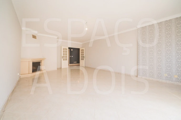 Apartamento T2 para Arrendamento em Queluz e Belas Foto 4