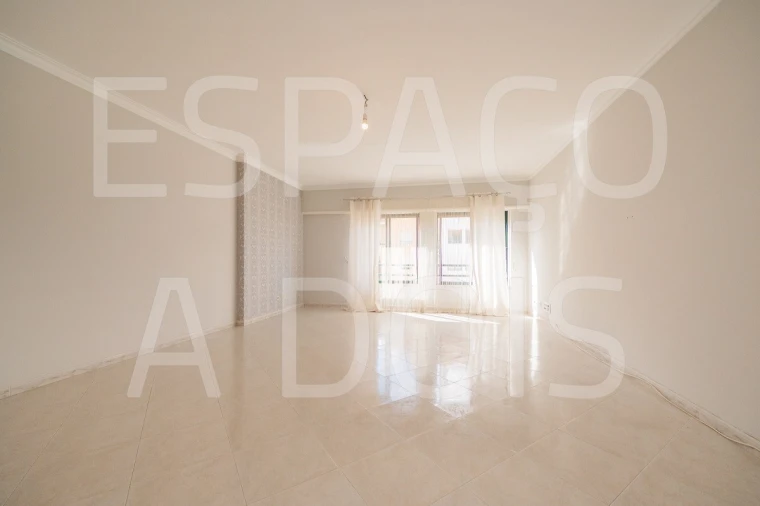 Apartamento T2 para Arrendamento em Queluz e Belas Foto 8